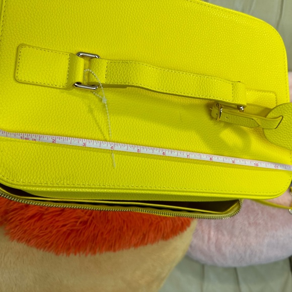 TRULY Beautiful Bright carrying case - Picture 9 of 15